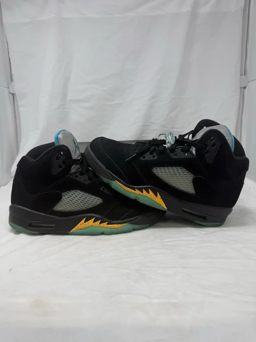 Size 8.5 - Jordan 5 Retro Mid Aqua